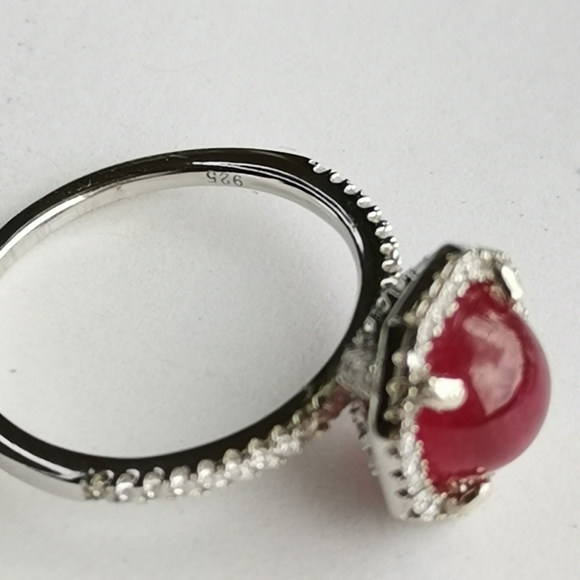 EXQUISITE cabochon Ruby ring with white sapphire halo size 8 - Picture 5 of 8